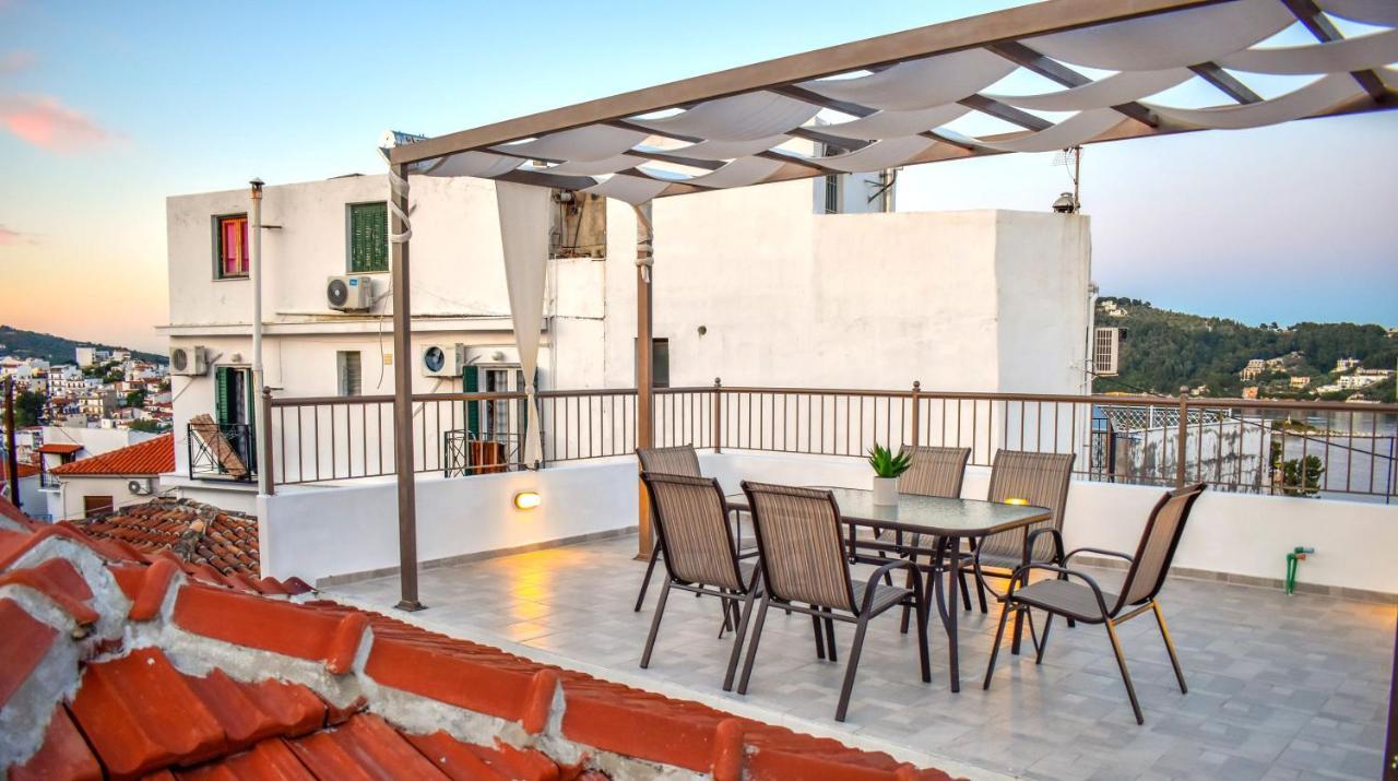 La Maison Plakes Rooftop Apt Skiathos Town Bagian luar foto