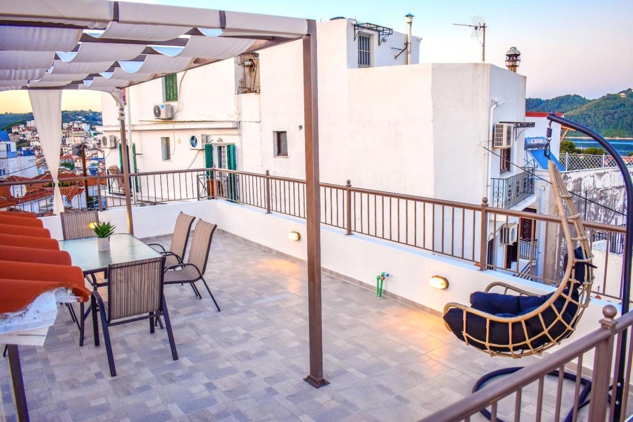 La Maison Plakes Rooftop Apt Skiathos Town Bagian luar foto