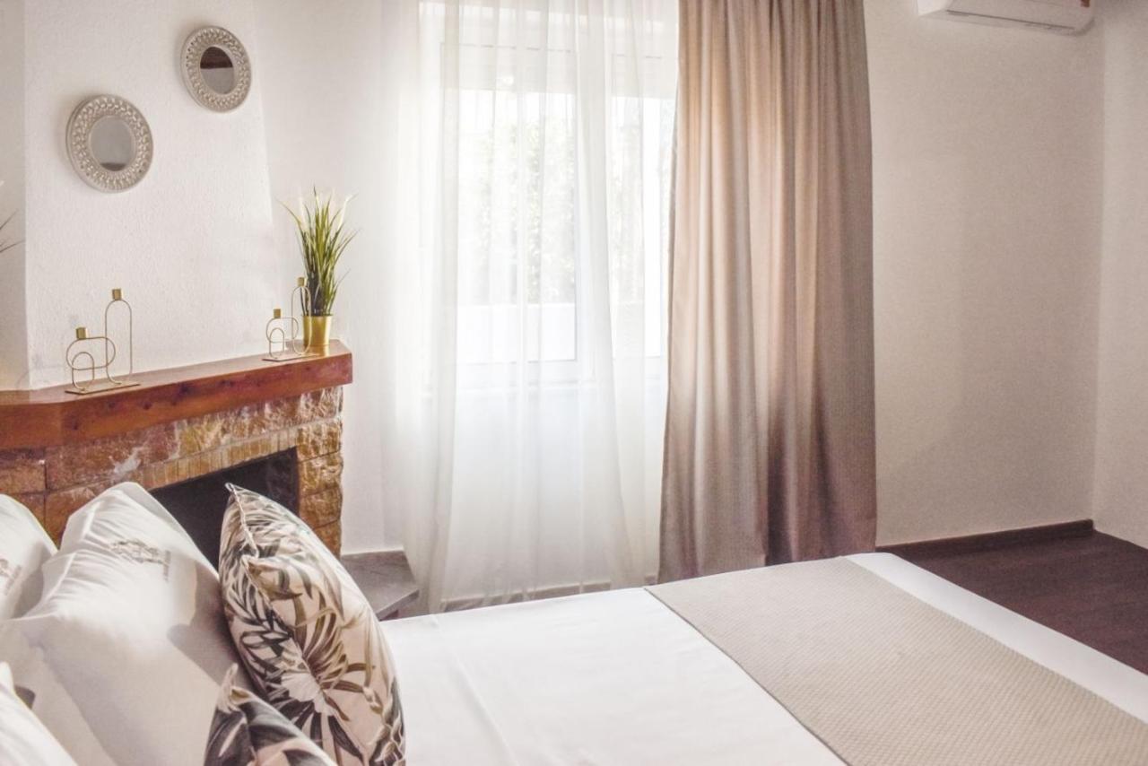 La Maison Plakes Rooftop Apt Skiathos Town Bagian luar foto