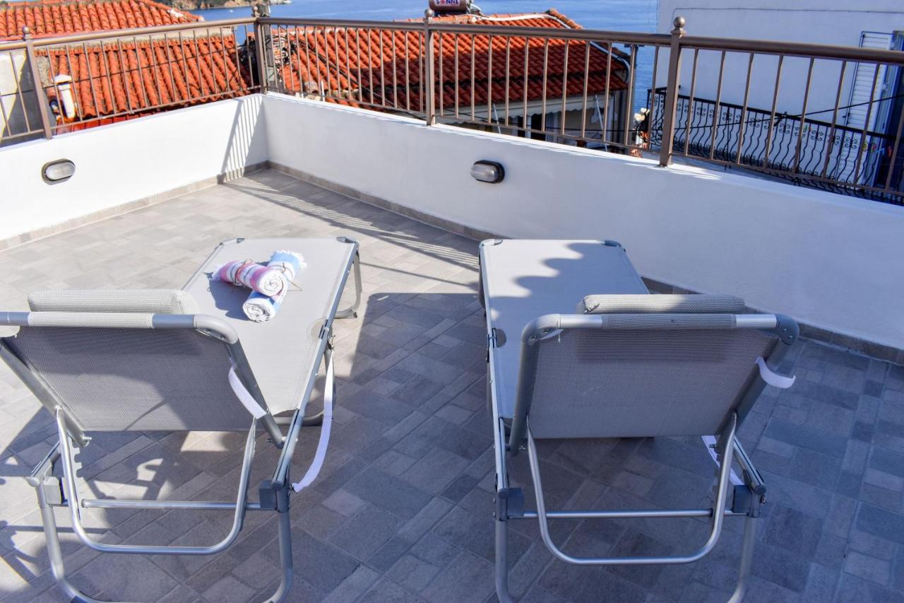La Maison Plakes Rooftop Apt Skiathos Town Bagian luar foto