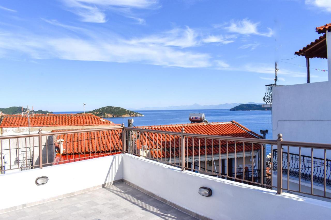 La Maison Plakes Rooftop Apt Skiathos Town Bagian luar foto