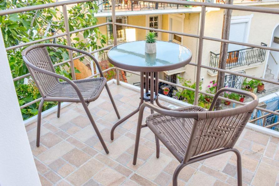 La Maison Plakes Rooftop Apt Skiathos Town Bagian luar foto