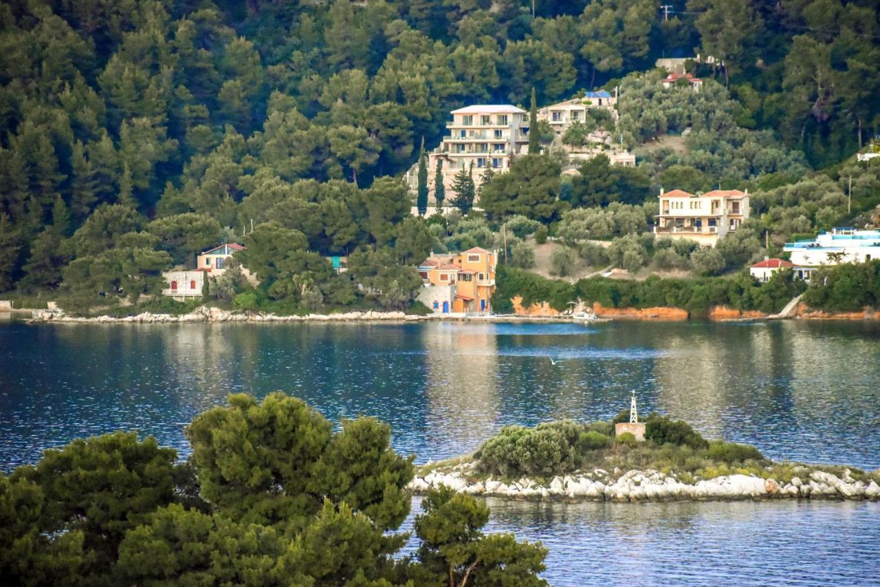 La Maison Plakes Rooftop Apt Skiathos Town Bagian luar foto