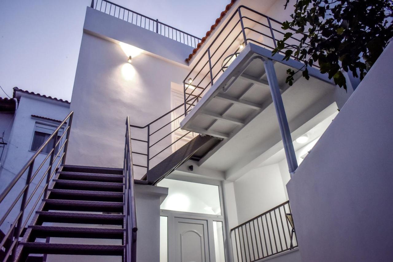 La Maison Plakes Rooftop Apt Skiathos Town Bagian luar foto