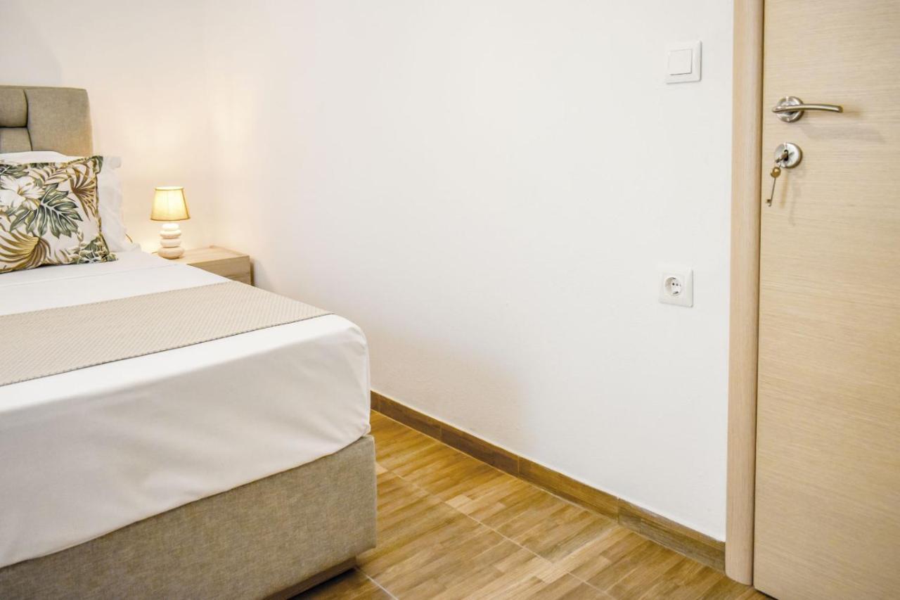 La Maison Plakes Rooftop Apt Skiathos Town Bagian luar foto